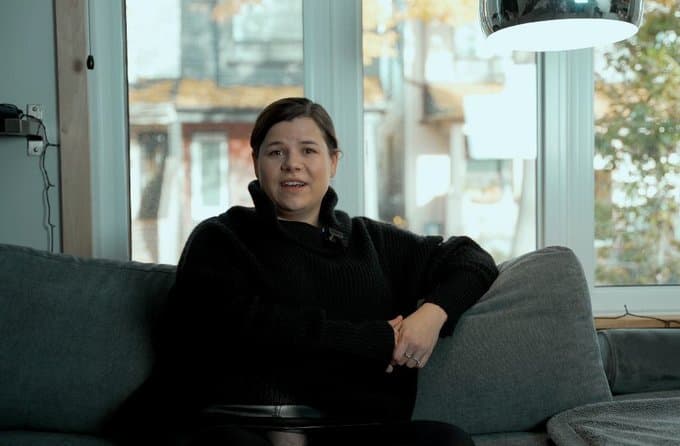 Nora B on a couch sharing her Roam experience